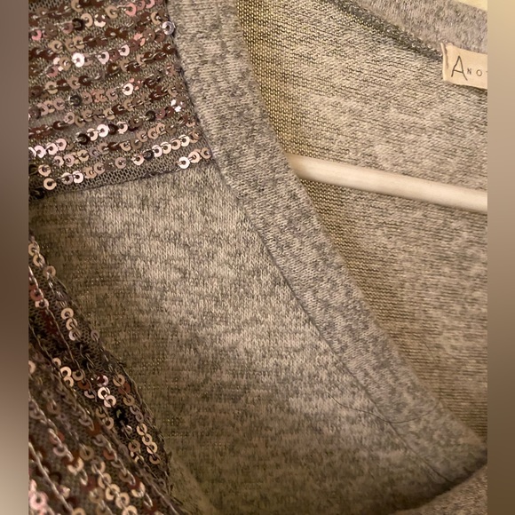 Sequin Long Sleeve V-Neck Gray Sweater by Another Reason Size Small - Picture 5 of 5